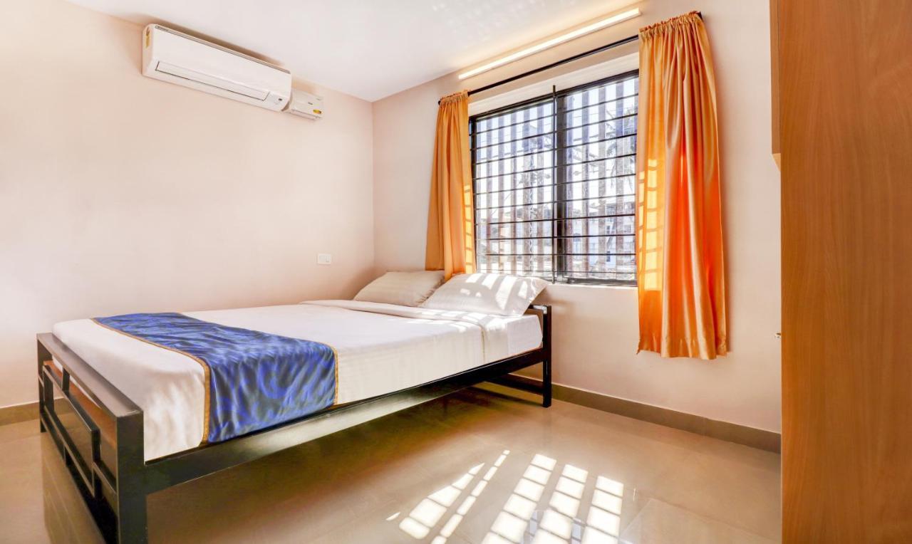 Tri-Star Presidency Cochin Hotel Kochi Exterior photo