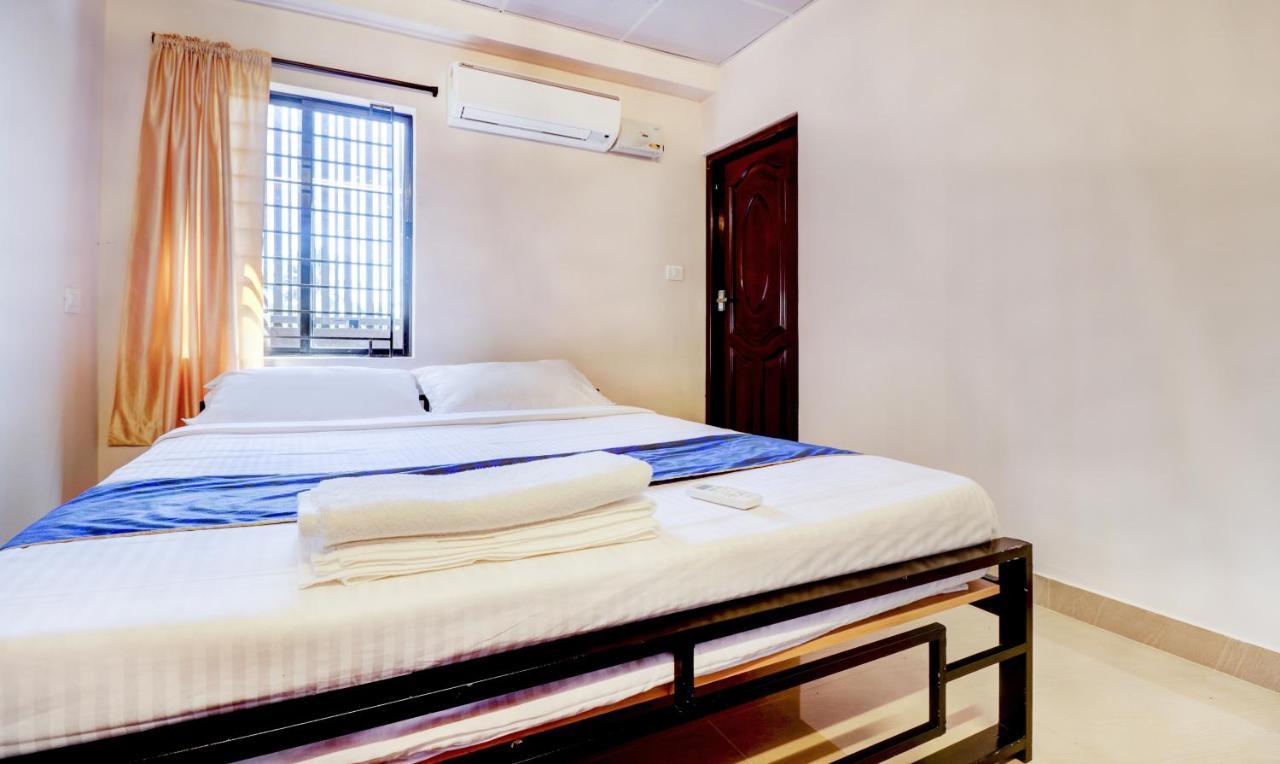 Tri-Star Presidency Cochin Hotel Kochi Exterior photo