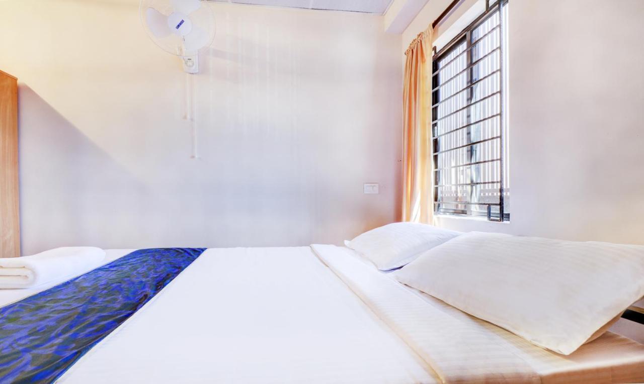 Tri-Star Presidency Cochin Hotel Kochi Exterior photo